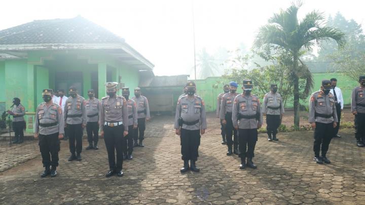Dalam rangka HUT Bhayangkara ke 75,personil polres Lamtim ziarah ke TMP